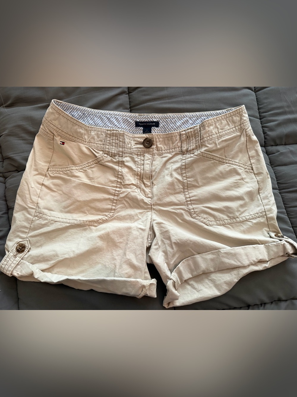 Tommy Hilfiger Women's Cream Roll-Up Casual Shorts